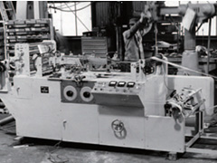 RS-200型熱輻射熔着自動製筒機